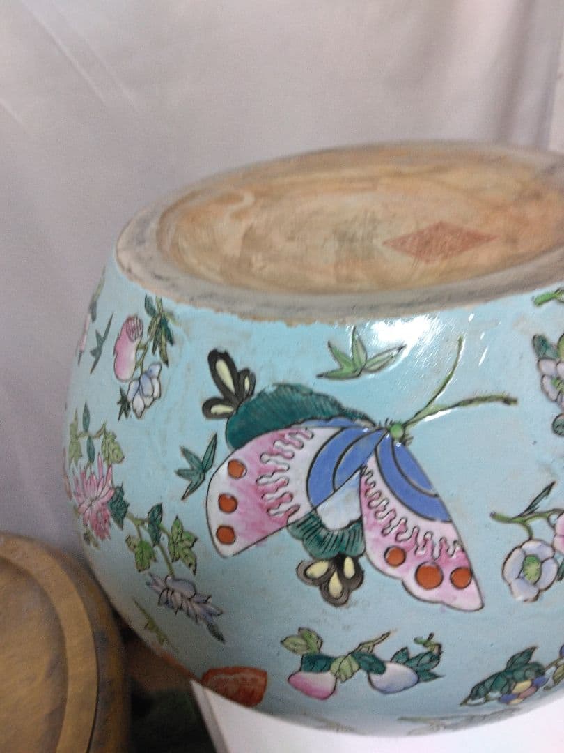 中国美術粉彩花蝶紋壺