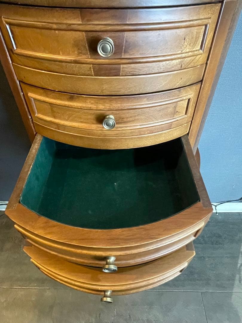 アンティーク調　木製半円形キャビネット ４段引き出し　３本猫足