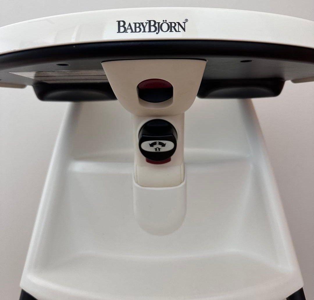 ベビービョルンハイチェア　ホワイト　おまけ付　エプロン