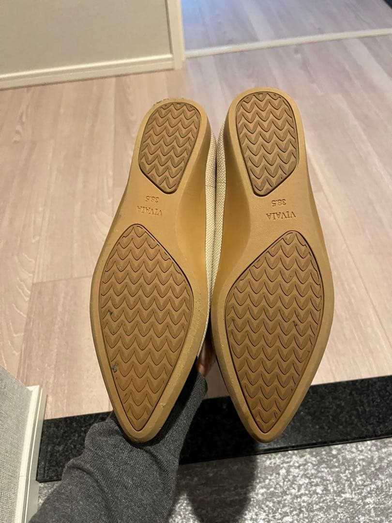 【美品】Vivaia ヴィヴァイア ポインテッドトゥ フラットシューズ